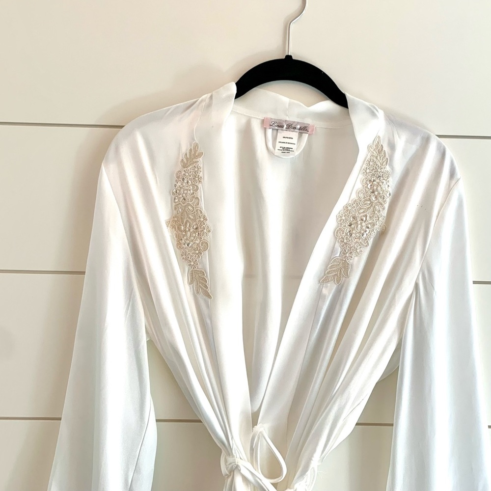 Bridal robe - Picture 3 of 8